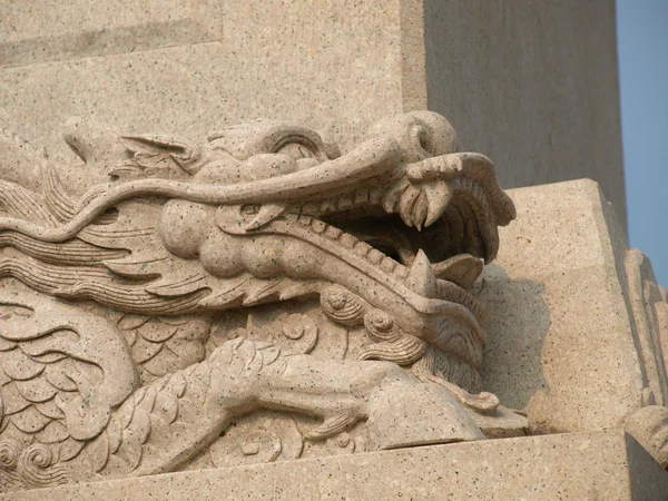 Азіатського дракона, Кам'яна статуя — стокове фото
