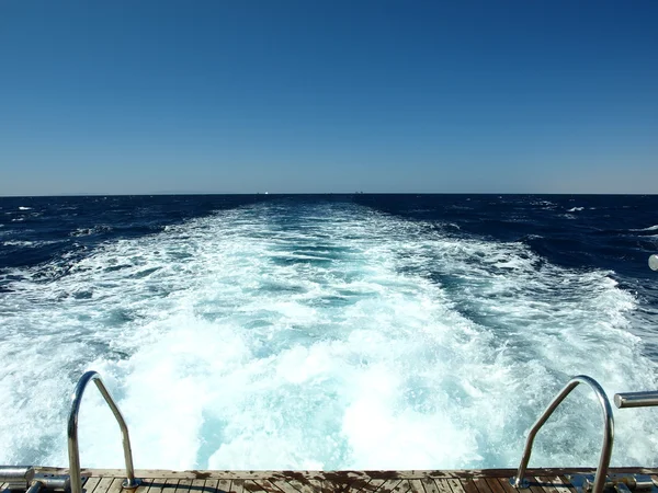 Stopa jachty na moři — Stock fotografie