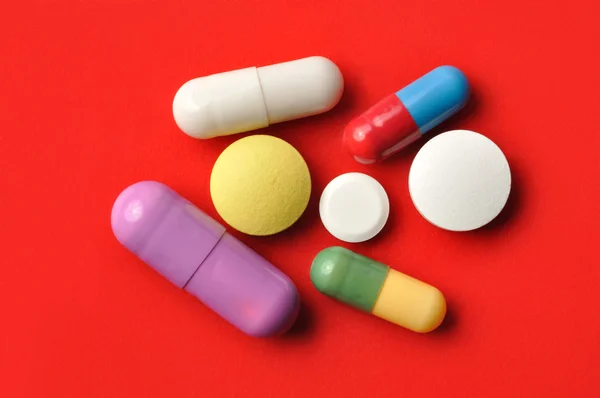Comprimidos em vermelho — Fotografia de Stock