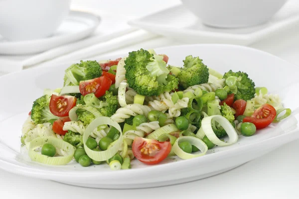 Salad with pasta and vegetables — Stock Photo, Image