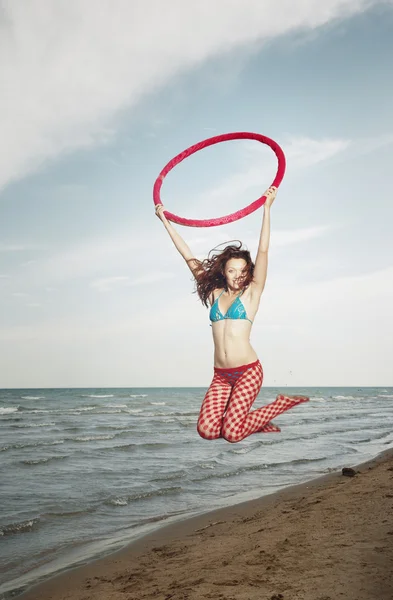 Saltar con hula-hoop — Stockfoto