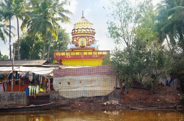 Старый индуистский храм — стоковое фото