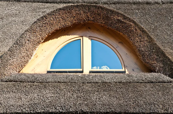 Window on the straw roof — Stock Photo, Image