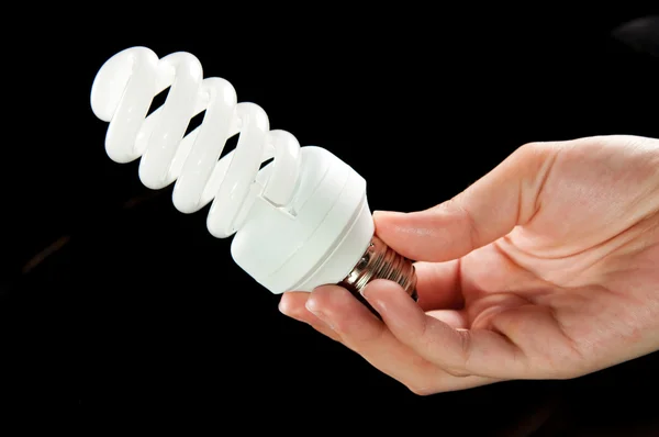 Energiesparlampe in der Hand — Stockfoto