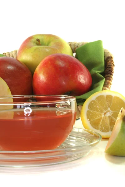 Яблочно-лимонный чай — стоковое фото