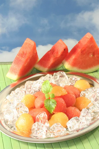 Melon on ice — Stock Photo, Image