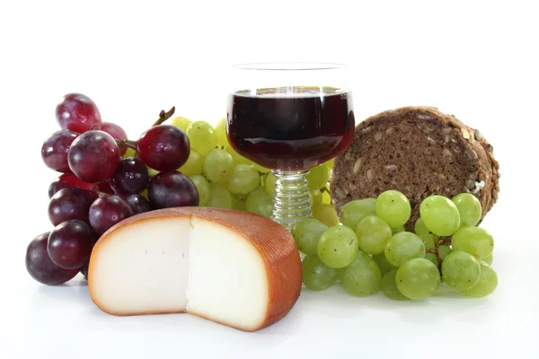 치즈와 붉은 포도주 — 스톡 사진