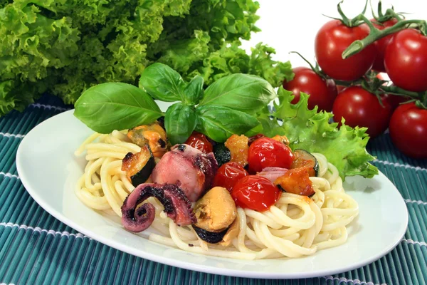 Pasta with seafood — Stock Photo, Image