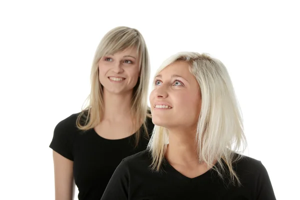 Glada unga kvinnor vänner skrattar. — Stockfoto