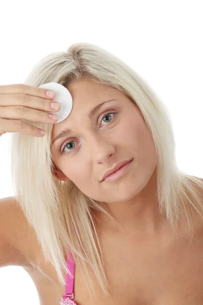 Young woman using a cotton pad — Stock Photo, Image