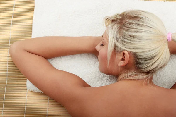 Beautiful caucasian woman getting spa treatment — Stock Photo, Image