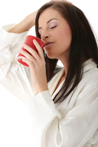 Mujer joven bebiendo café de la mañana — Foto de Stock