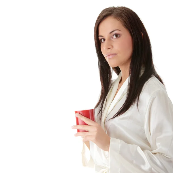 Junge Frau trinkt Morgenkaffee — Stockfoto