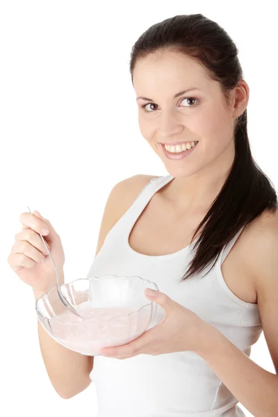 Vrouwelijke eten yoghurt — Stockfoto