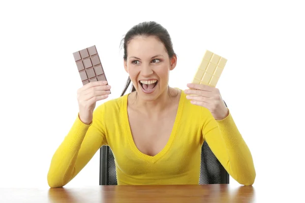 Eten van donkere en whitechocolate — Stockfoto