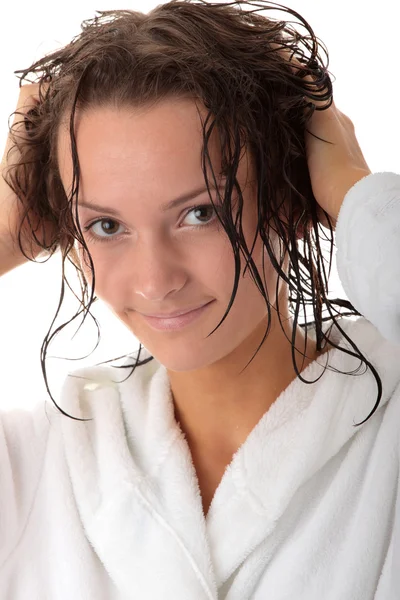 젖은 머리를 가진 행복 한 젊은 여자 — 스톡 사진