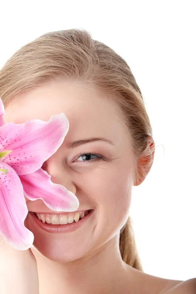 Hermosa mujer rubia con flor de lirio —  Fotos de Stock