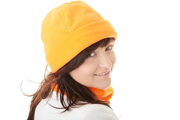 Випадкові молоді жінки в зимовому капелюсі — стокове фото
