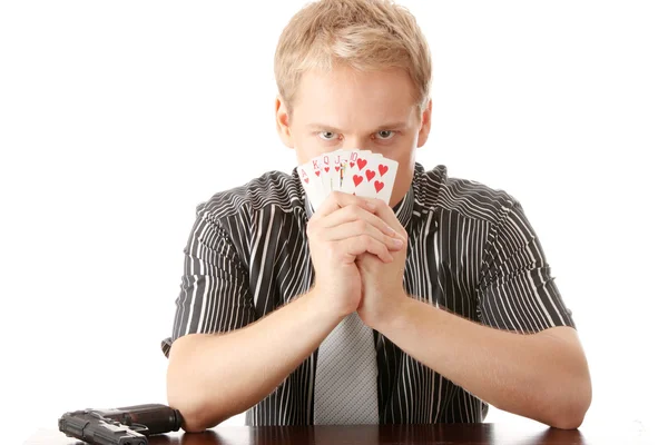 Jovem jogador de poker com arma — Fotografia de Stock