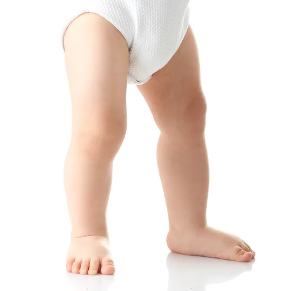 Pernas de bebé isoladas — Fotografia de Stock