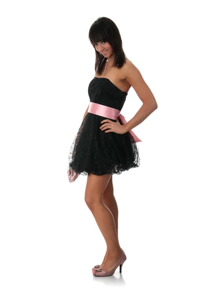 Ung elegant kvinna i svart klänning — Stockfoto