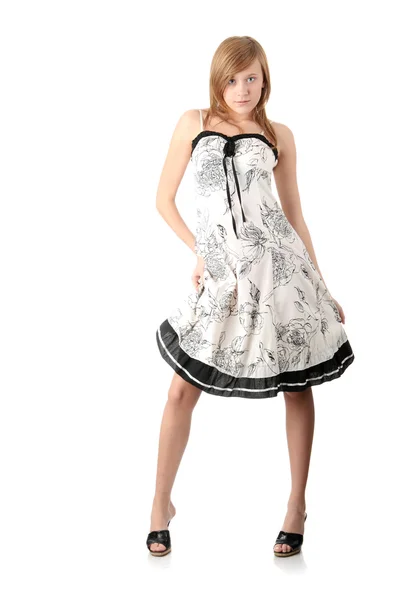 エレガントな白いドレスで十代の少女 — ストック写真