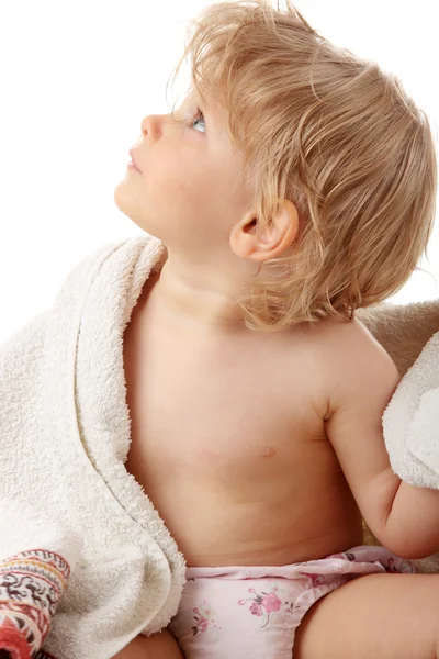 タオルで幸せな赤ちゃん — ストック写真