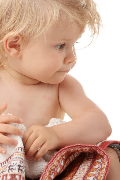 Bebé feliz con toalla — Foto de Stock