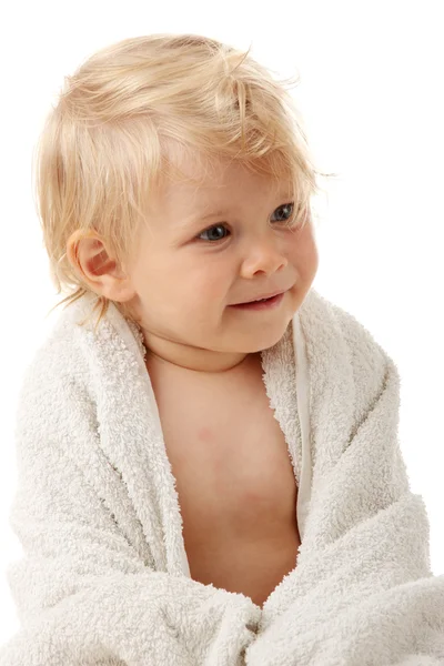 Bébé heureux avec serviette — Photo