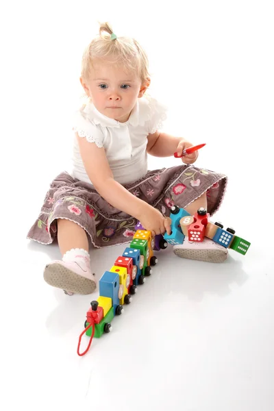 Mała dziewczynka z zabawką — Zdjęcie stockowe