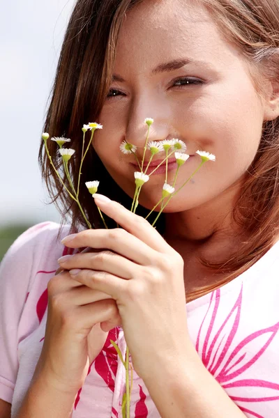 Young girl in blooming meadow — Stock Photo, Image