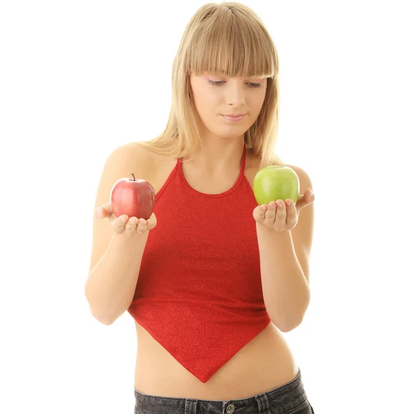 Młoda blond kobieta z czerwonego i zielonego jabłka — Zdjęcie stockowe