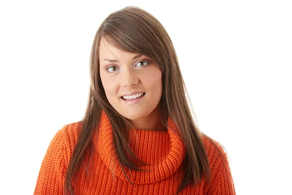 Tini nő narancssárga pulóver오렌지 스웨터에 십 대 여자 — 스톡 사진