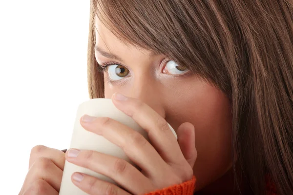 Έφηβος γυναίκα με το φλυτζάνι του καφέ — Φωτογραφία Αρχείου