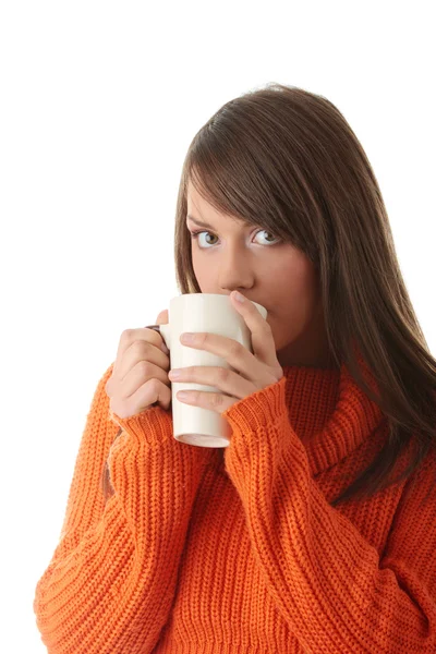 Mulher adolescente com xícara de café — Fotografia de Stock