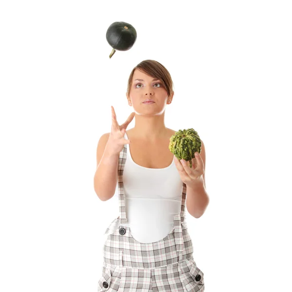 Teen woman juggle — Stock Photo, Image