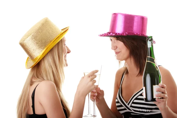Two casual young women enjoying champagne — Stock Photo, Image