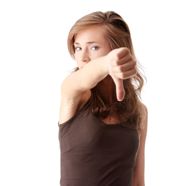 Молодая женщина показывает большие пальцы вниз — стоковое фото