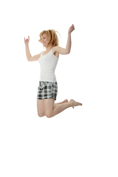 Giovane donna sorridente saltando — Foto Stock
