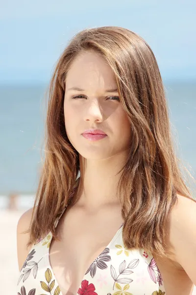 Hermosa adolescente enojado — Stockfoto
