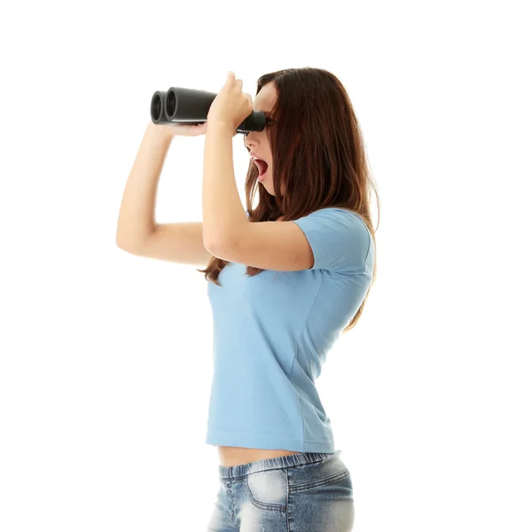 Teen girl with binocular — Stock Photo, Image