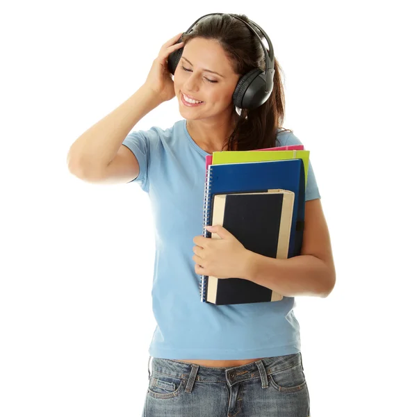 Student tjej lyssnar på musik — Stockfoto