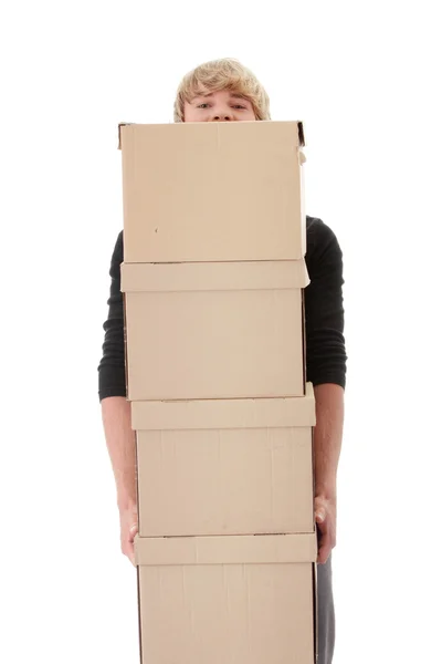 Man med staplade lådor — Stockfoto