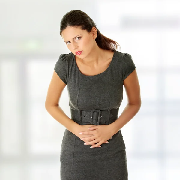 Жінка з проблемами шлунка — стокове фото