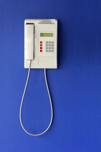 Mavi renkli duvar telefonu — Stok fotoğraf