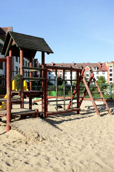 Parque infantil vacío y día soleado —  Fotos de Stock