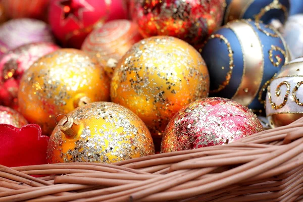 Christmas baubles in wicker basket — Stock Photo, Image