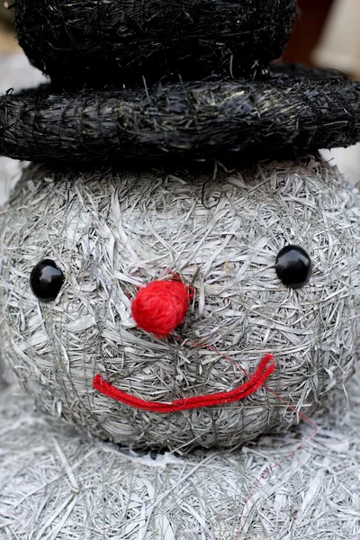 Boneco de neve de Natal feito de grama e feno — Fotografia de Stock