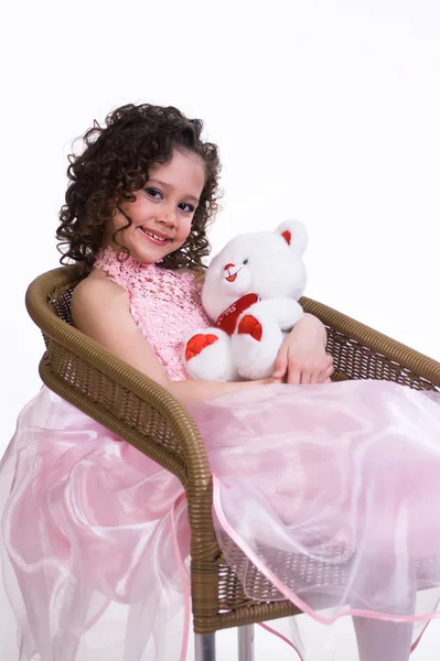 Mignonne petite fille dans une robe rose — Photo