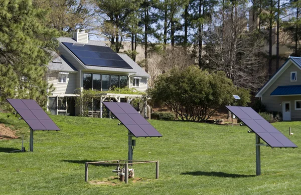 Solární domov — Stock fotografie